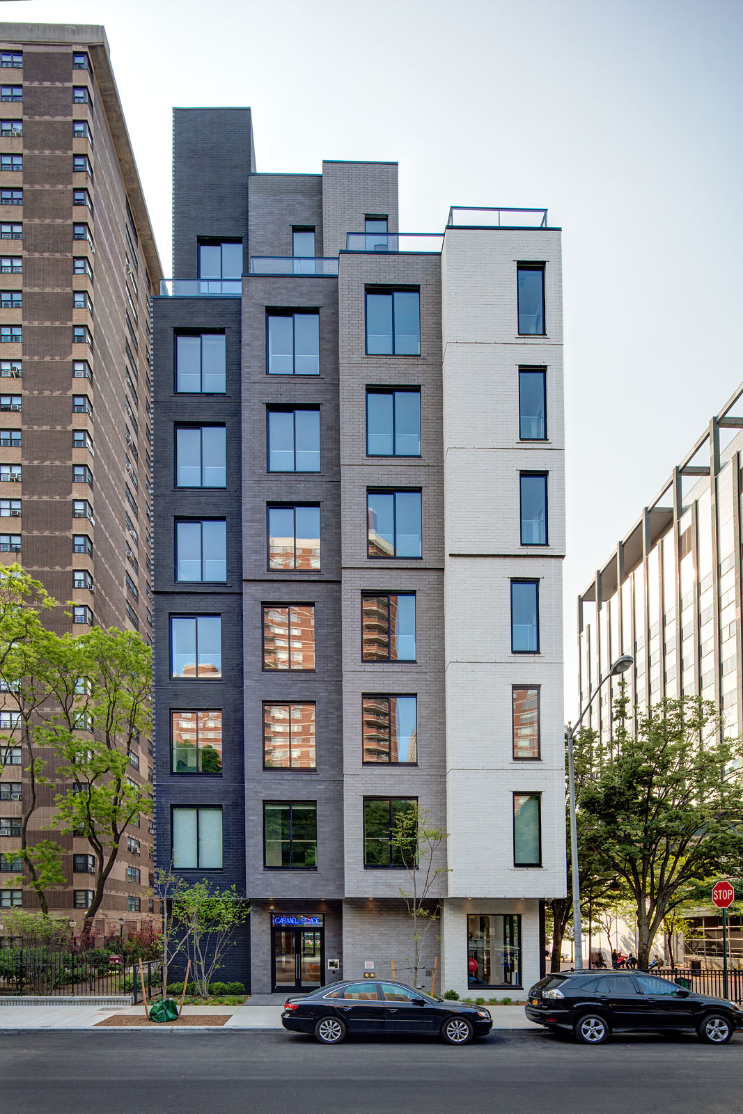 Winco’s 3410 sliding window series with impact-resistant laminated glass was used to provide safety, security and greatly reduce noise from the outdoors at Carmel Place Apartments.