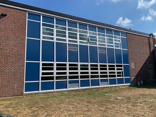 Davisville Middle School using Winco's 8325 window series. Davisville Middle School using Winco's 8325 window series.
