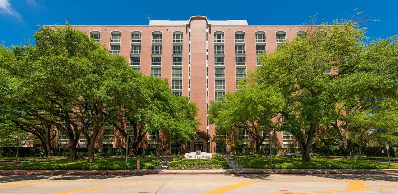 WINCO's 1150 Series windows provided a dramatic aesthetic improvement to the brick façade at Hallmark WINCO's 1150 Series windows provided a dramatic aesthetic improvement to the brick façade at Hallmark