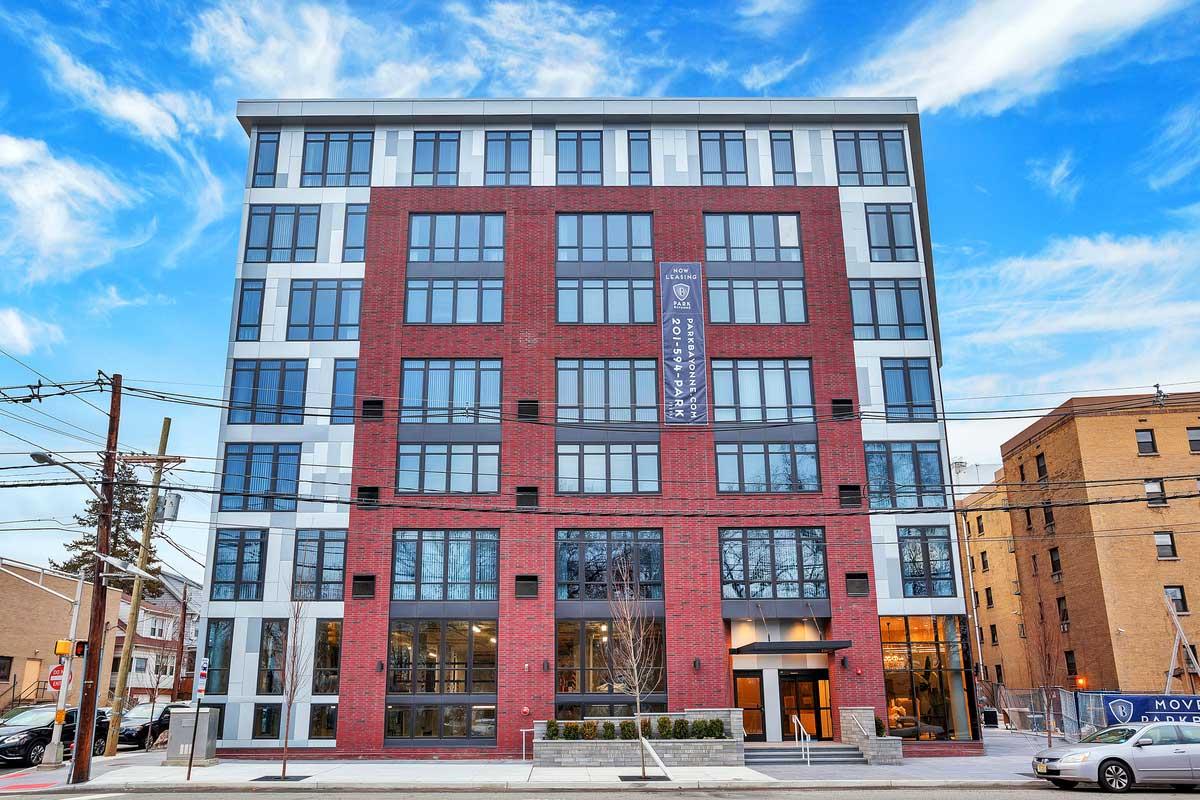 Park Bayonne luxurious apartments in New Jersey using Winco’s 1450 window series, and high-performing NC- 82 Doors. Park Bayonne luxurious apartments in New Jersey using Winco’s 1450 window series, and high-performing NC- 82 Doors.
