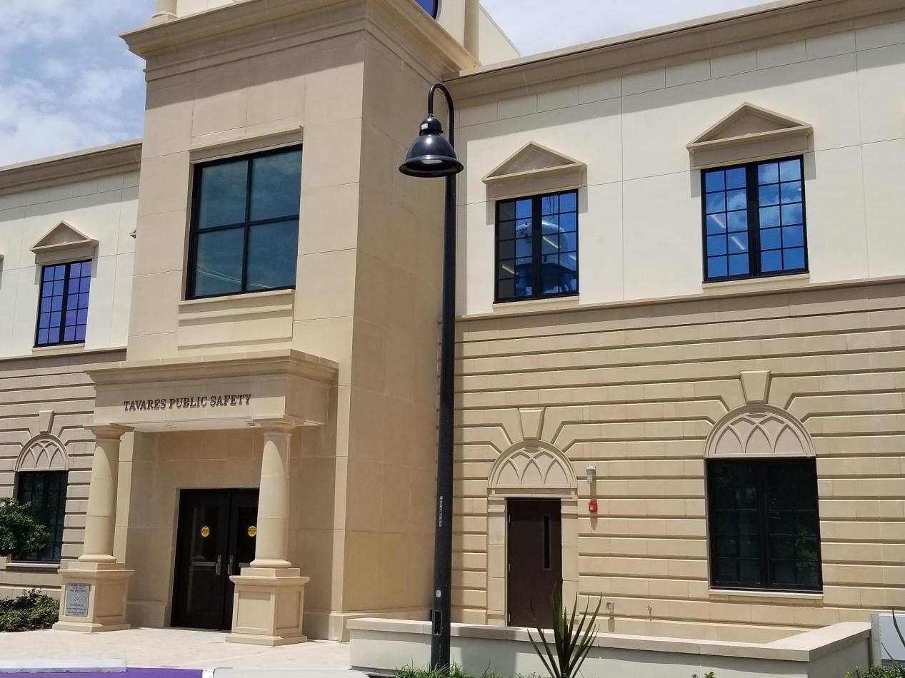 Winco’s 3350 tornado-resistant window series was installed at Tavares Public Safety Complex. Winco’s 3350 tornado-resistant window series was installed at Tavares Public Safety Complex.