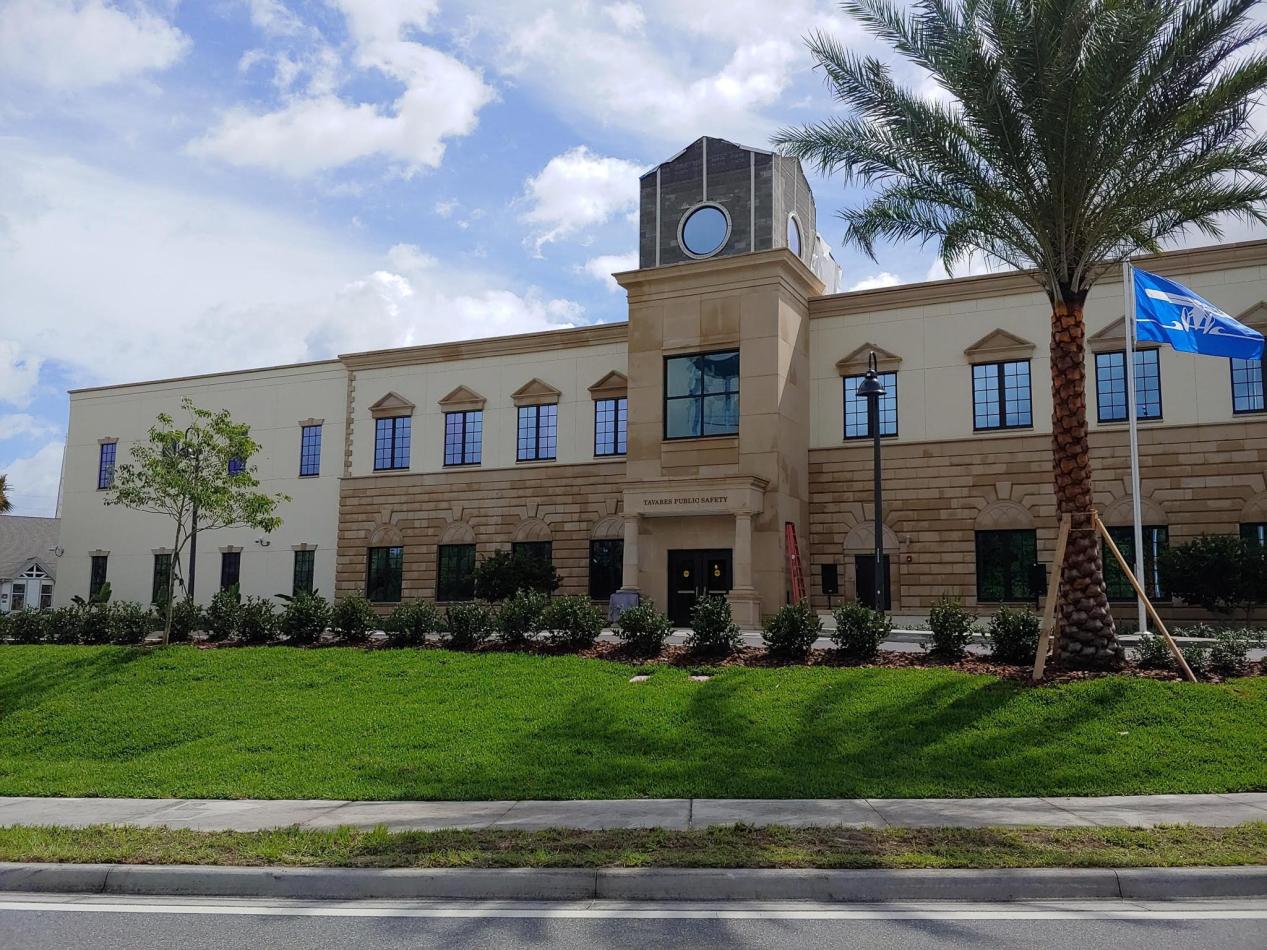 Winco’s 3350 tornado-resistant window series was installed at Tavares Public Safety Complex. Winco’s 3350 tornado-resistant window series was installed at Tavares Public Safety Complex.