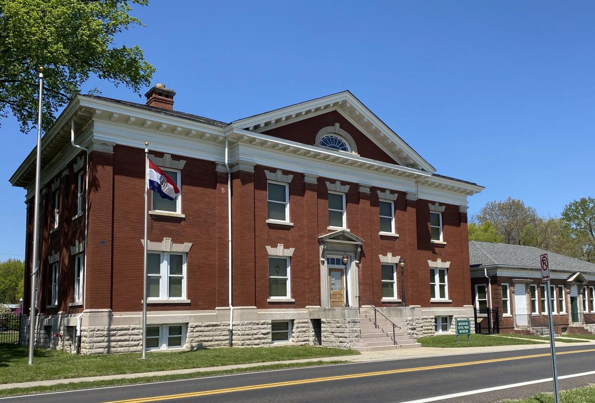 Jefferson Barracks Building uses Winco's 4500 double hung window series to replicate the original historic windows. Jefferson Barracks Building uses Winco's 4500 double hung window series to replicate the original historic windows.