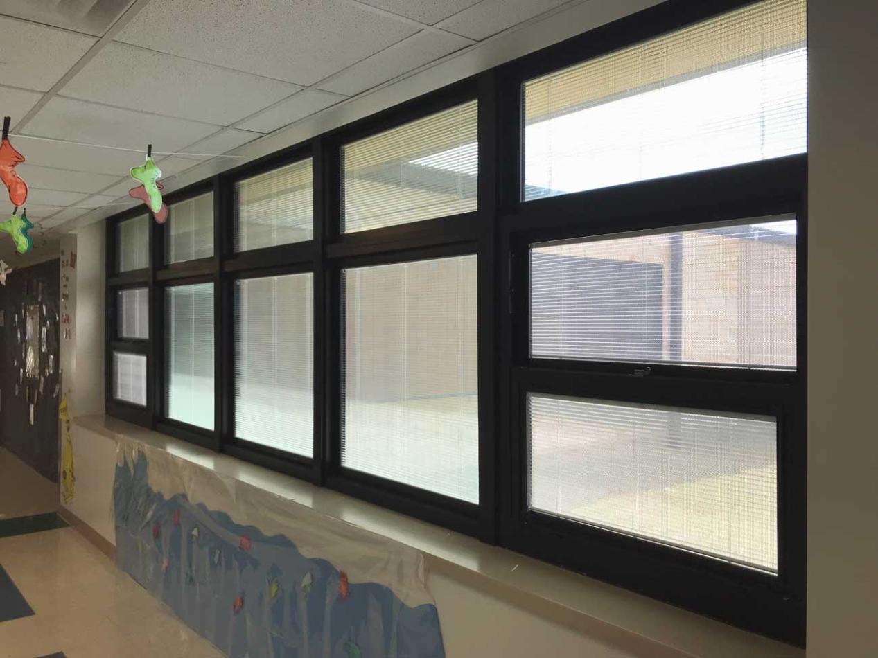 For classrooms and stairwells at Edna Rowe Elementary School, WINCO provided its 1450 series triple glazed windows side by side with 4410 series single hung dual glazed windows. For classrooms and stairwells at Edna Rowe Elementary School, WINCO provided its 1450 series triple glazed windows side by side with 4410 series single hung dual glazed windows.