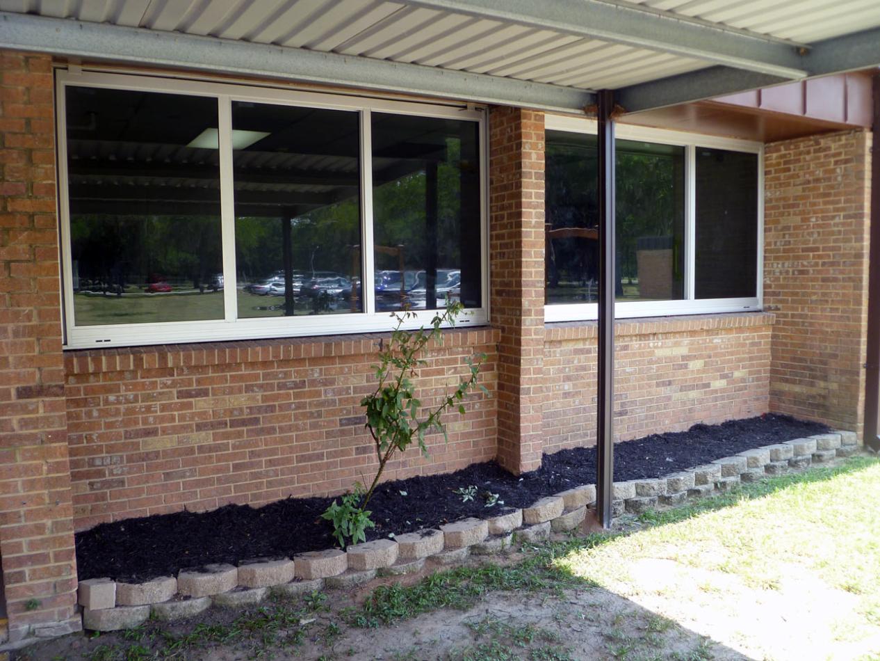 Richmond Living Center in Richmond, TX using Winco's 3410 Sliding Window Series. Richmond Living Center in Richmond, TX using Winco's 3410 Sliding Window Series.