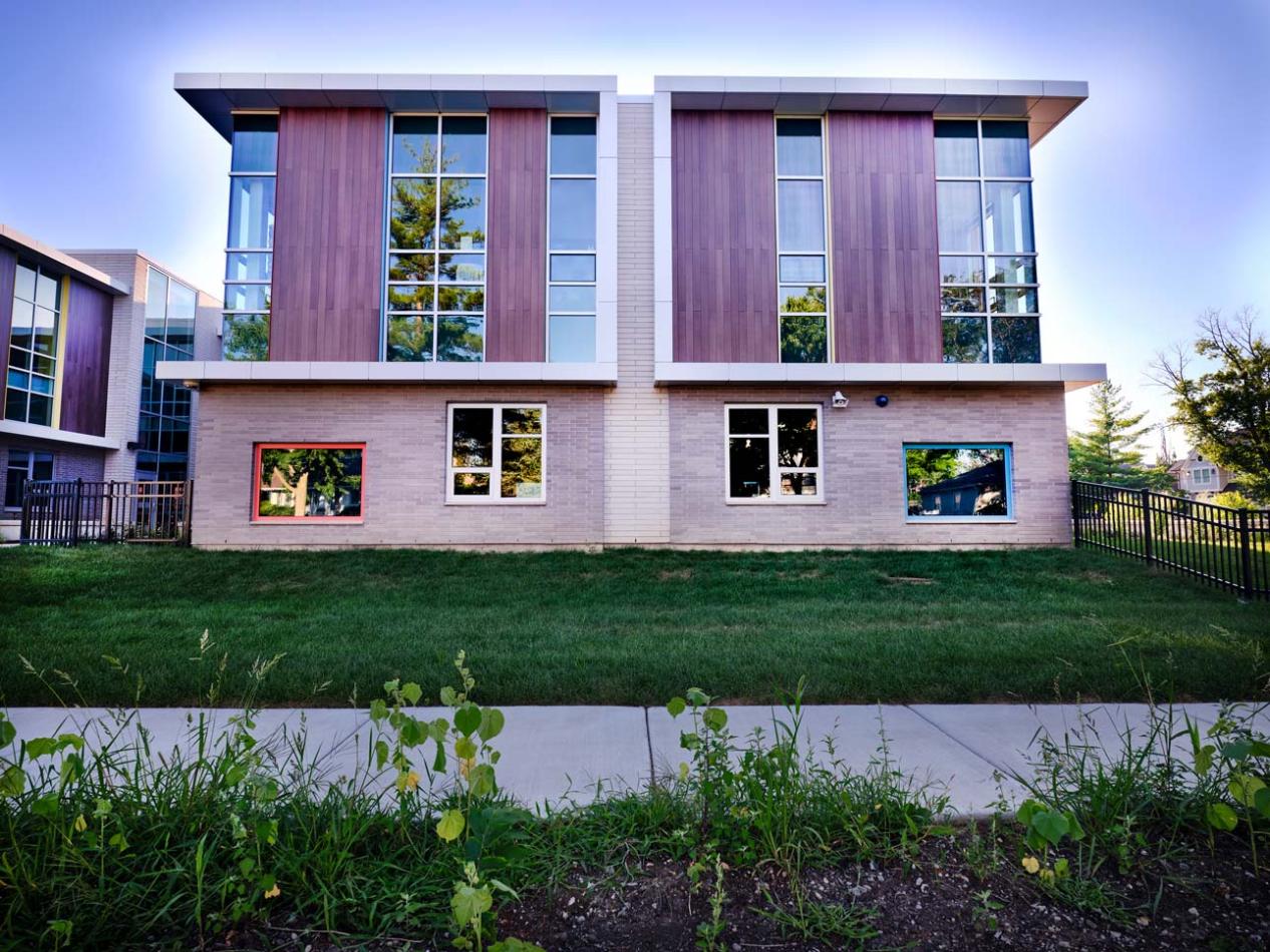 A school building with a fence on the side, showcasing Winco's 3325 Zero Sightline windows at Lincoln Elementary School.