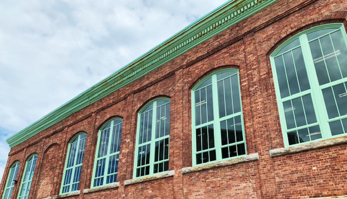 Winco’s 1450S Hung Replica Series with hurricane-rated laminated glass installed at The International Yacht Restoration School