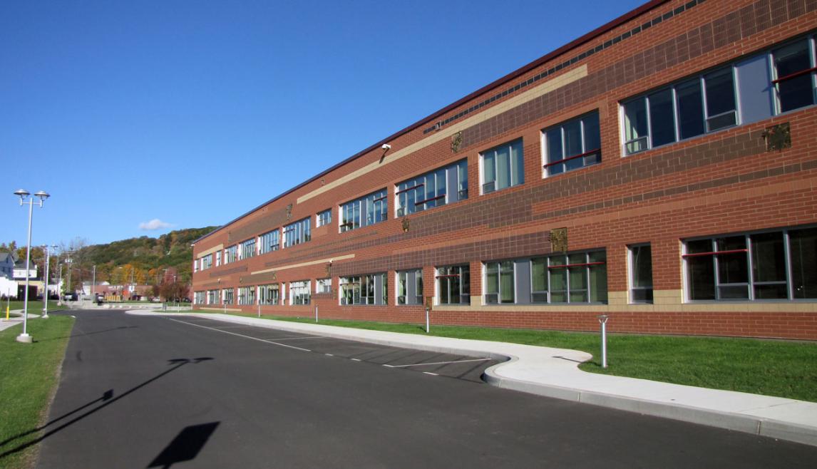 Jonathan E. Reed Elementary School using Winco's 1550 window series.