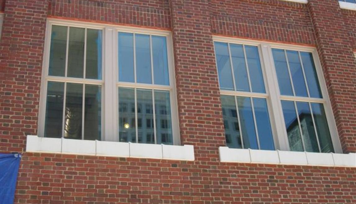 Winco replaced these historically accurate windows in this courthouse annex with blast-resistant 1450S hung replica windows.