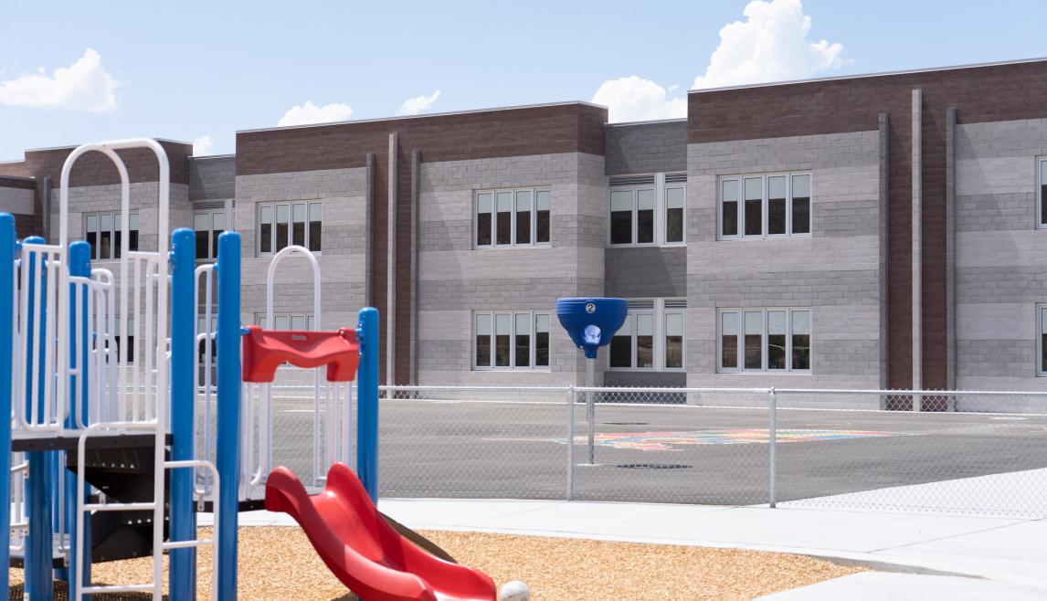 Students in the Washoe County School district in Reno, Nevada benefit from the abundant natural light conditions in multiple ways. The automated Transira shading system controls light and significantly improves occupant comfort. Pathogens in the space are reduced because the shade is encased in between glass.