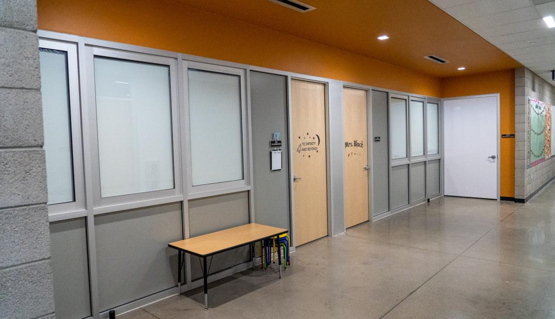 Students in the Washoe County School district in Reno, Nevada benefit from the abundant natural light conditions in multiple ways. The automated Transira shading system controls light and significantly improves occupant comfort. Pathogens in the space are reduced because the shade is encased in between glass.