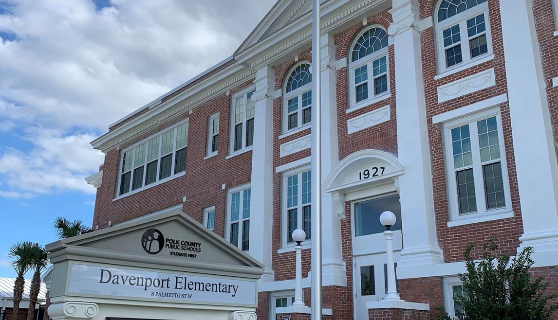 Davenport Elementary School uses Winco's 4410S single-hung, hurricane-resistant windows.