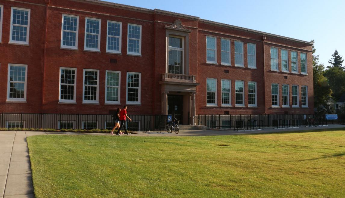 WINCO’s 1450S Projected/Casement Windows with a bone white finish and applied grids maintain Grant High’s original sightlines and aesthetic.