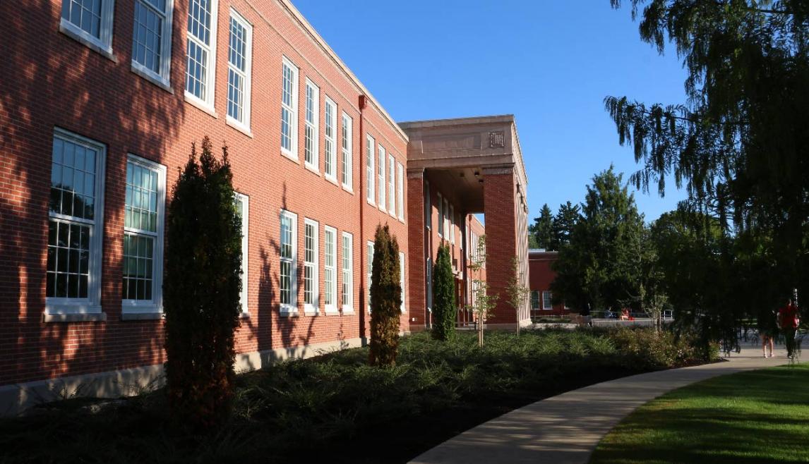 WINCO’s 1450S Projected/Casement Windows with a bone white finish and applied grids maintain Grant High’s original sightlines and aesthetic.