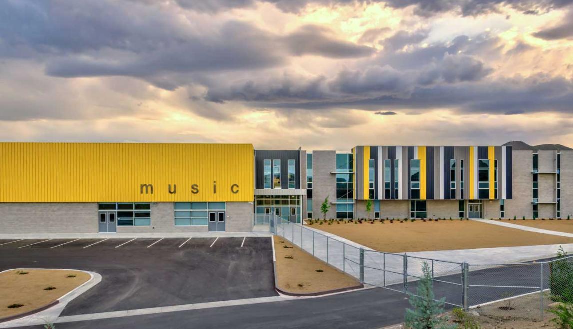 Students at Desert Skies Middle School benefit from the abundant natural light conditions in multiple ways. The automated Transira shading system controls light and significantly improves occupant comfort. 