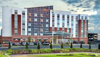 Exterior photo of Hyatt Place Hotel in Warwick Rhode Island by Airport.