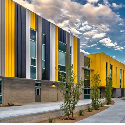 Students at Desert Skies Middle School benefit from the abundant natural light conditions in multiple ways. The automated Transira shading system controls light and significantly improves occupant comfort. 